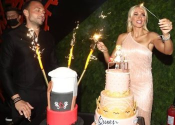 Κωνσταντίνα Σπυροπούλου: Πάρτυ υπερπαραγωγή για τα γενέθλιά της! Τα τρυφερά φιλιά με τον Βασίλη της