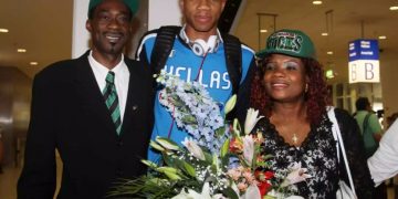 Alldaynews.gr Γιάννης Αντετοκούνμπο: «Ας είχα τον πατέρα μου και ας πουλούσα ξανά CD στα Σεπόλια»