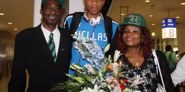 Alldaynews.gr Γιάννης Αντετοκούνμπο: «Ας είχα τον πατέρα μου και ας πουλούσα ξανά CD στα Σεπόλια»