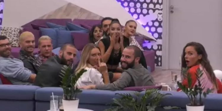 Alldaynews.gr Big Brother: Νέα τραγουδίστρια «εισέβαλε» στο σπίτι