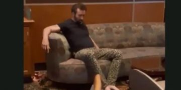 Νίκολας Κέιτζ-Σε Τραγική κατάσταση! Μέθυσε και τον πέταξαν έξω από εστιατόριο