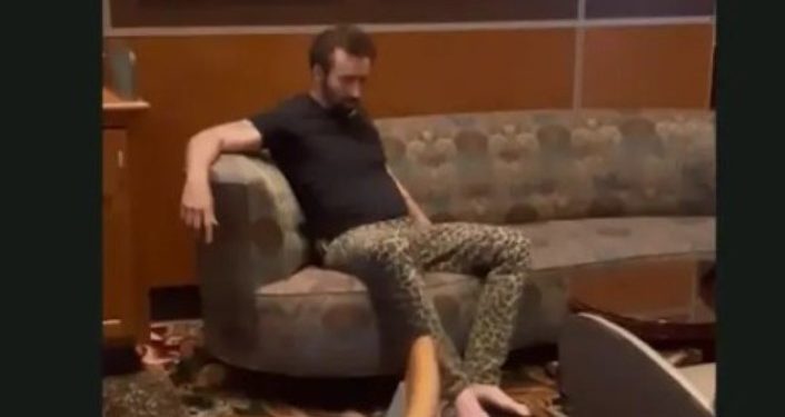 Νίκολας Κέιτζ-Σε Τραγική κατάσταση! Μέθυσε και τον πέταξαν έξω από εστιατόριο