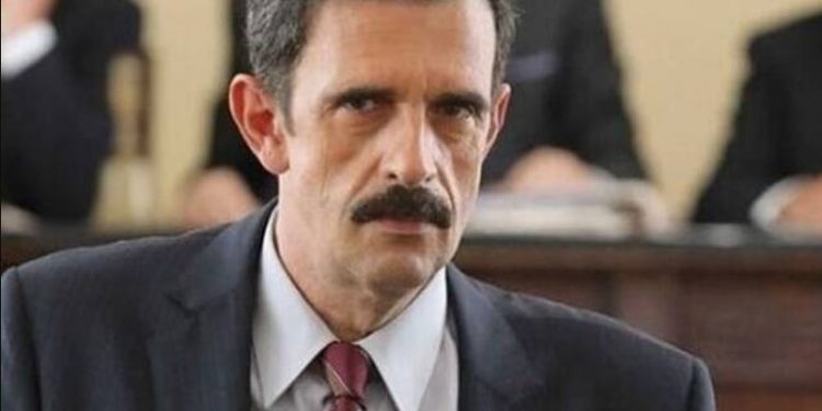 Άγριες Μέλισσες: Δούκας και Κωνσταντής με την ίδια γυναίκα!