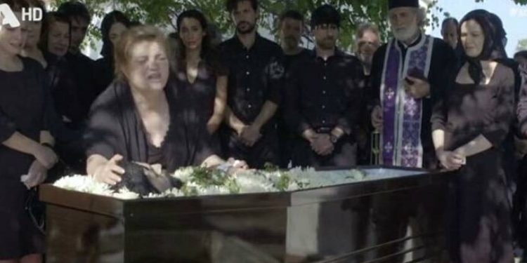 Κοιμήθηκε στο φέρετρο ο Τάσος Νούσιας – Διαβάστε τι απίστευτο συνέβη[video]