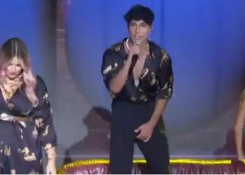 J2US: Ο γιος του Ανδρέα Μπάρκουλη «τα έσπασε» στην σκηνή[video]