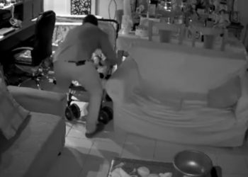 Σεισμός στην Κρήτη: Πατέρας αρπάζει το μωρό τη στιγμή της ισχυρής δόνησης