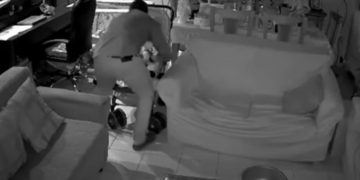 Σεισμός στην Κρήτη: Πατέρας αρπάζει το μωρό τη στιγμή της ισχυρής δόνησης