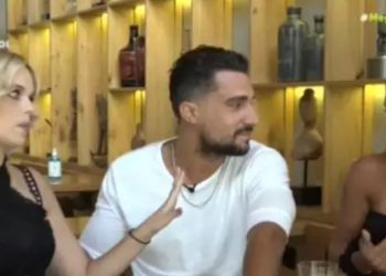 Έξαλλη η Μαριαλένα Ρουμελιώτη με τη σερβιτόρα – «Με την πατσαβούρα δεν μπορώ να συνεννοηθώ»