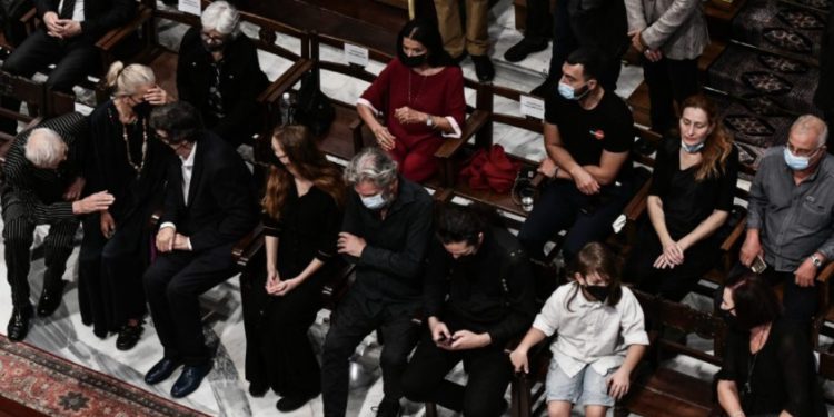 Alldaynews.gr Live από τη Μητρόπολη Αθηνών – Η τελετή αποχαιρετισμού του Μίκη Θεοδωράκη