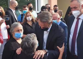 Μητσοτάκης σε γιαγιάδες: «Θα το δείτε αυτό που σας λέω»