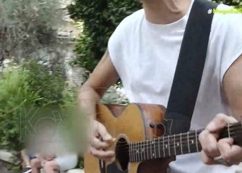 Πασίγνωστος παίκτης ριάλιτι ζει τραγουδώντας στην Ερμού![video]