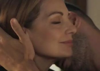 Άντζελα Γκερέκου: Χαμός με την ερωτική σκηνή στην Γη της Ελιάς[video]