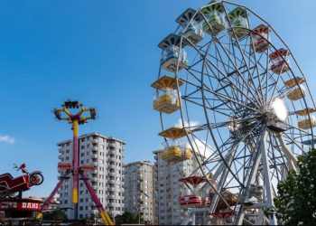 Τραγικό συμβάν: Νεαρό κορίτσι «πνίγηκε με τον εμετό του» και πέθανε σε παιχνίδι σε λούνα παρκ