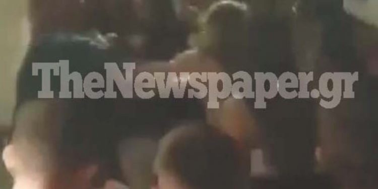 Άγριο ξύλο ανήλικων κοριτσιών στο κέντρο του Βόλου![video]