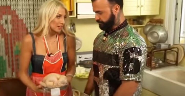 “Κάτι ξαναψήνεται”-Κονδυλάτος: Έπλυνε το κοτόπουλο με το σφουγγαράκι για τα πιάτα[video]
