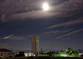Έγινε η νύχτα μέρα στην Αττική από πτώση μετεώρου(video)