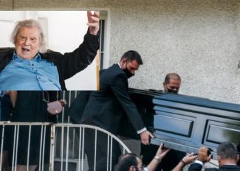 Μίκης Θεοδωράκης: «Αθάνατος» φώναζε ο κόσμος έξω από το σπίτι του[video]