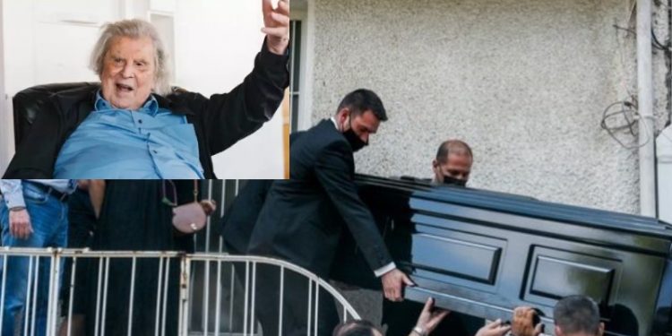 Μίκης Θεοδωράκης: «Αθάνατος» φώναζε ο κόσμος έξω από το σπίτι του[video]