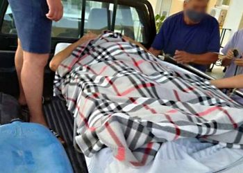 Ελλάδα 2021: Μετέφεραν ασθενή με καρότσα γιατί το ΕΚΑΒ θα έκανε 1,5 ώρα[photo]