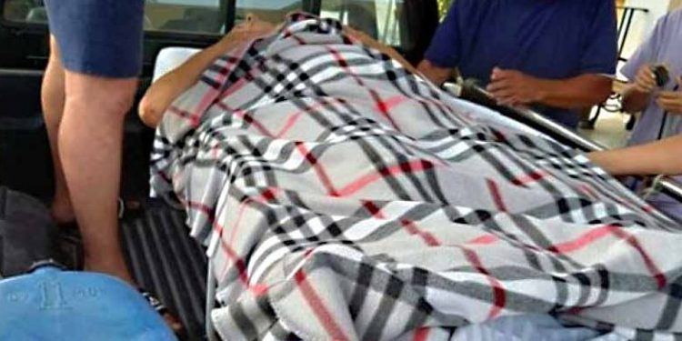 Ελλάδα 2021: Μετέφεραν ασθενή με καρότσα γιατί το ΕΚΑΒ θα έκανε 1,5 ώρα[photo]