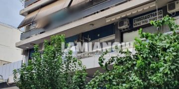 Θρίλερ Τώρα στη μικρή κοινωνία: Είδαν τον 41χρονο να κρέμεται στο μπαλκόνι[Φωτογραφίες]