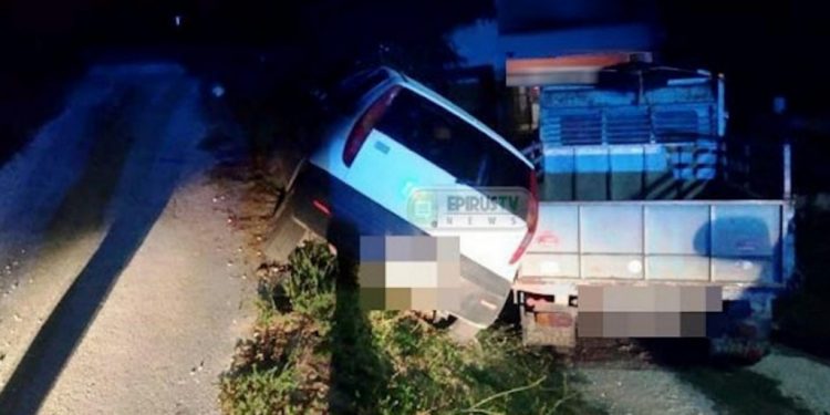 Γιάννενα: Απίστευτη διάσωση μετά από τροχαίο – Κρατούσαν με τα χέρια αυτοκίνητο στο χείλος του γκρεμού