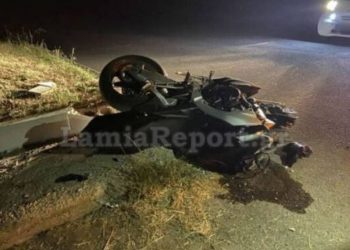 Τροχαίο με εγκατάλειψη στην Αιδηψό: Ασυνείδητος χτύπησε μηχανή κι έφυγε – Σε σοβαρή κατάσταση δυο άτομα