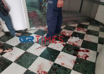 Θεσσαλονίκη: Κόπηκε στο πόδι από το νιπτήρα του μπάνιου και πλημμύρισε η πολυκατοικία αίματα