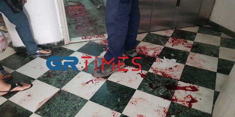 Alldaynews.gr Θεσσαλονίκη: Κόπηκε στο πόδι από το νιπτήρα του μπάνιου και πλημμύρισε η πολυκατοικία αίματα