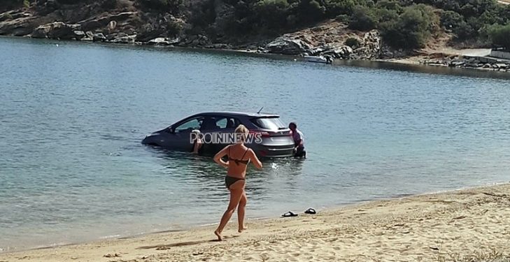 Καβάλα: Αυτοκίνητο πήγε… για μπάνιο μετά από λυμένο χειρόφρενο σε παραλία του Δήμου Παγγαίου (φωτο)