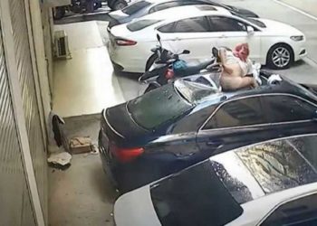 Έκαναν έρωτα στο μπαλκόνι και έπεσε στο κενό – Απίστευτο video