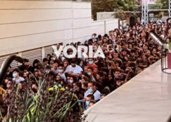 Θεσσαλονίκη: Απίστευτος συνωστισμός σε συναυλία (pics, video)