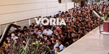 Θεσσαλονίκη: Απίστευτος συνωστισμός σε συναυλία (pics, video)