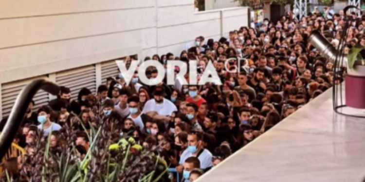 Θεσσαλονίκη: Απίστευτος συνωστισμός σε συναυλία (pics, video)