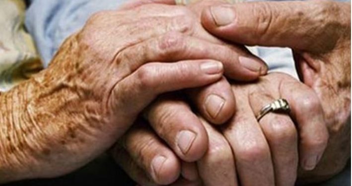 Alldaynews.gr Μαζί μέχρι και στο Θάνατο: Μετά από 71 χρόνια γάμου, «έφυγαν» την ίδια μέρα με 14 ώρες διαφορά