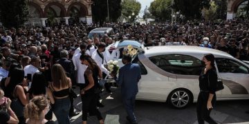 Alldaynews.gr Mad Clip: Το τελευταίο αντίο στον ράπερ που χάθηκε στην άσφαλτο