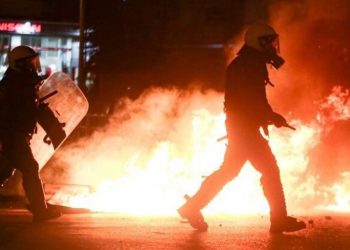 Πριν Λίγο-Σοβαρά επεισόδια με τραυματίες στα Κάτω Πατήσια: Επίθεση σε σύνδεσμο οπαδών