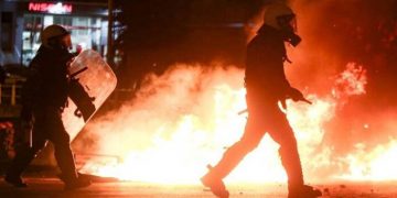Alldaynews.gr Πριν Λίγο-Σοβαρά επεισόδια με τραυματίες στα Κάτω Πατήσια: Επίθεση σε σύνδεσμο οπαδών