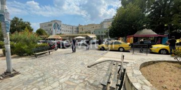 Alldaynews.gr Επίθεση με καυστικό υγρό στη Νίκαια – Καρέ – καρέ οι κινήσεις του 58χρονου: «Σ’ το είπα, θα στο κάνω!»