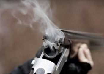 Το είδαμε και αυτό!! «Πυροβολούσε» με καραμπίνα το Θεό γιατί κόλλησε κορωνοϊό