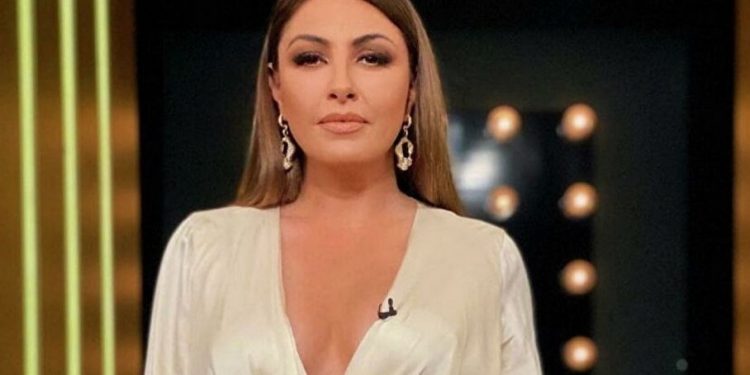 Alldaynews.gr Έλενα Παπαρίζου όταν ρωτήθηκε για το τροχαίο με Mad Clip: Αν έχουμε λεφτά να πίνουμε θα πρέπει να έχουμε λεφτά να παίρνουμε και ένα ταξί