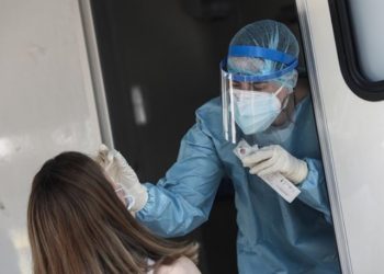 Πότε οι ανεμβολίαστοι μπορούν να κάνουν δωρεάν rapid test από τον ΕΟΔΥ