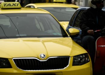 Άγριος ξυλοδαρμός 30χρονης από τον επιχειρηματία σύζυγό της μέσα σε ταξί στο κέντρο της Αθήνας