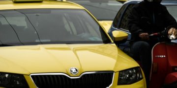 Alldaynews.gr Άγριος ξυλοδαρμός 30χρονης από τον επιχειρηματία σύζυγό της μέσα σε ταξί στο κέντρο της Αθήνας