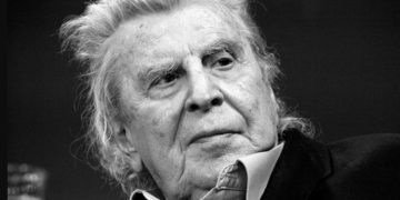 Alldaynews.gr O Μίκης Θεοδωράκης έχει αγοράσει τον τάφο του