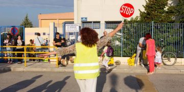 Alldaynews.gr Θεσσαλονίκη: Στο νοσοκομείο σχολική τροχονόμος που παρασύρθηκε από διερχόμενο Ι.Χ.