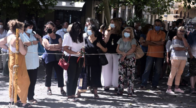 Alldaynews.gr Μίκης Θεοδωράκης Γεμάτη η Μητρόπολη για το λαϊκό προσκύνημα στον μεγάλο μουσικοσυνθέτη (pics)