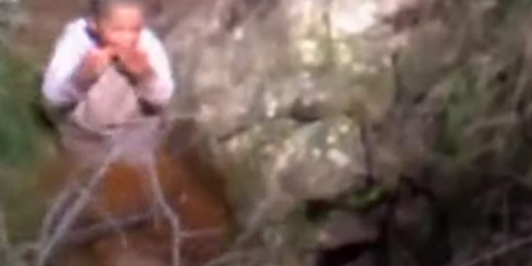 Alldaynews.gr Η συγκλονιστική στιγμή που βρίσκουν 3χρονο μετά από 4 ημέρες που αγνοούνταν (video)