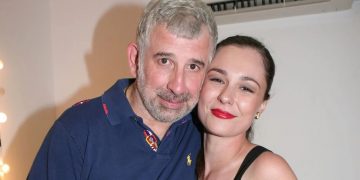 Alldaynews.gr Η Θάλεια Ματίκα απαντά για τον κουμπάρο της, Πέτρο Φιλιππίδη – “Αρρωστήσαμε, πάθαμε σοκ”
