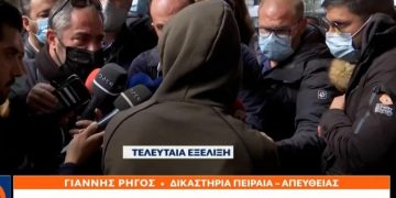 Καταδίωξη στο Πέραμα: «Σηκώσαμε τα χέρια και οι αστυνομικοί μας πυροβόλησαν», λέει ο14χρονος οδηγός